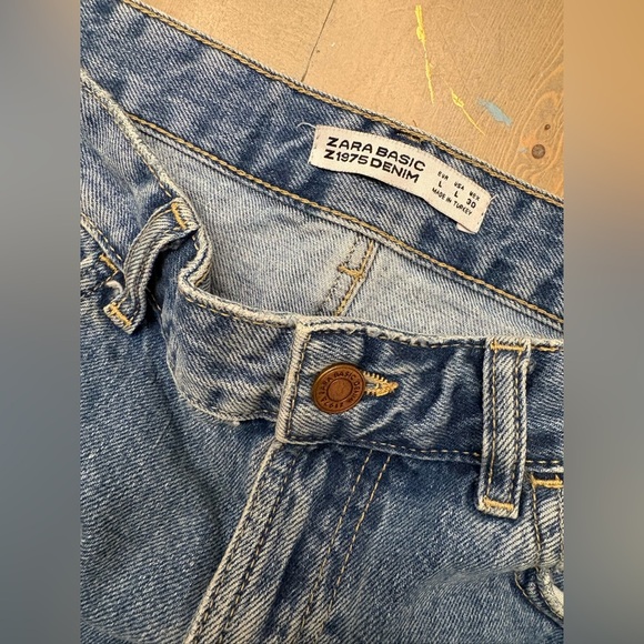 Zara Blue Denim Skirt with Red Floral Embroidery Size Large - Picture 5 of 8